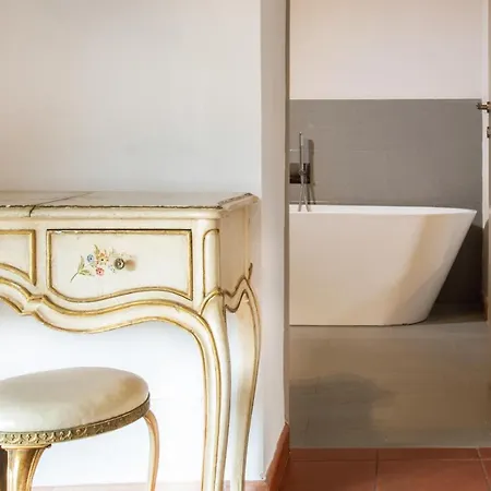 Castello Di Tornano Wine Relais 2*