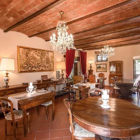 Castello Di Tornano Wine Relais 3*