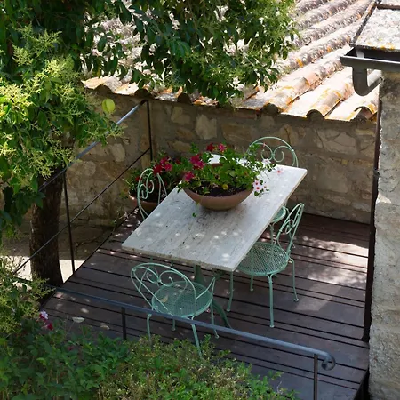 Castello Di Tornano Wine Relais 3*