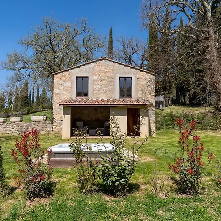 Castello Di Tornano Wine Relais 3*