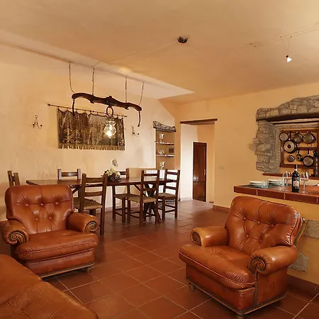 Castello Di Tornano Wine Relais 3*