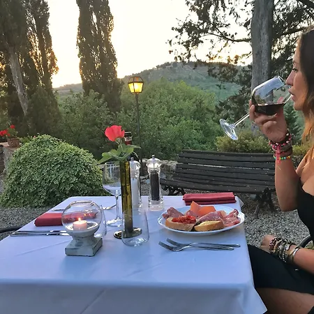 Castello Di Tornano Wine Relais 3*