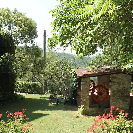 Castello Di Tornano Wine Relais 3*