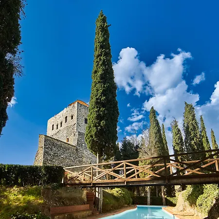 Castello Di Tornano Wine Relais 3*