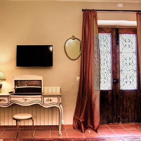 Castello Di Tornano Wine Relais 3*