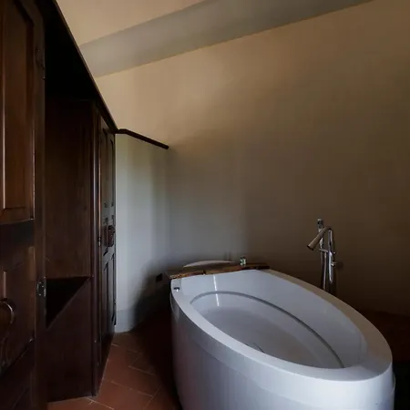 Castello Di Tornano Wine Relais Hotel 3*